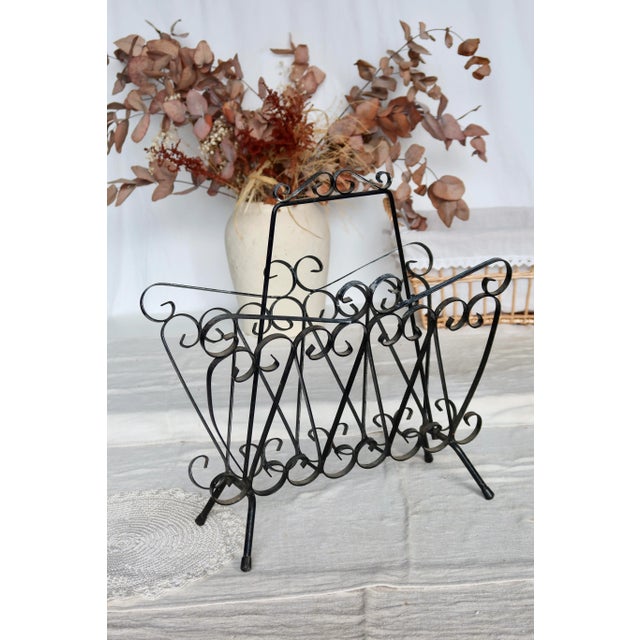 1960s Vintage Black Metal Scroll Magazine Rack, 1960s For Sale - Image 5 of 6