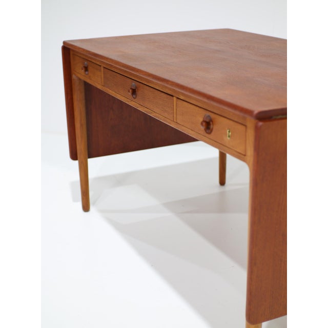 AT-305 Drop-Leaf Desk in Teak and Oak from Hans J. Wegner, Denmark, 1950s For Sale - Image 11 of 18