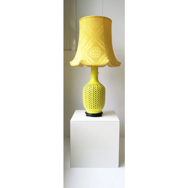 Chinoiserie Bright Yellow Ceramic Chevron Chinoiserie Table or Desk Lamp With Silk Shade For Sale - Image 3 of 13