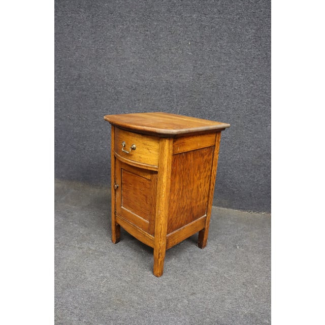 Victorian Quarter Sawn Oak Commode With Drawer and Cabinet For Sale In Philadelphia - Image 6 of 8