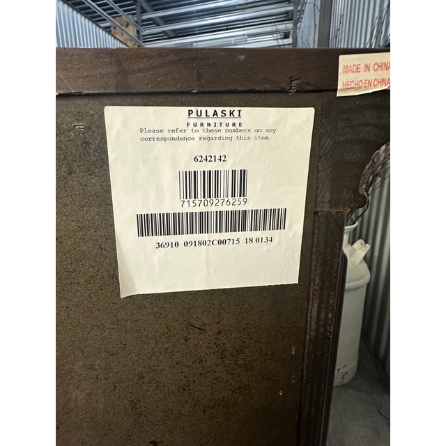 Traditional Late 20th Century Pulaski Serpentine Front Bombe Chest With Ornate Hardware For Sale - Image 3 of 11