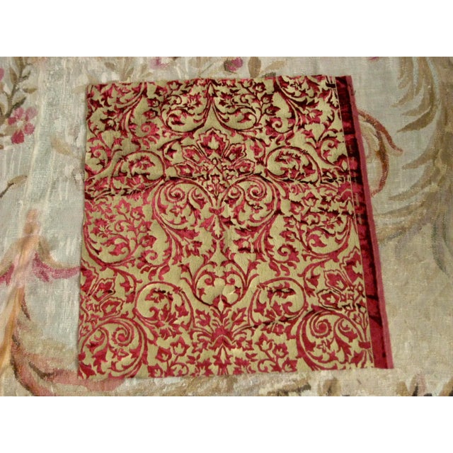 This beautiful coupon is perfect for pillows as it was never used there will be no lost , the combination of metallic gold...