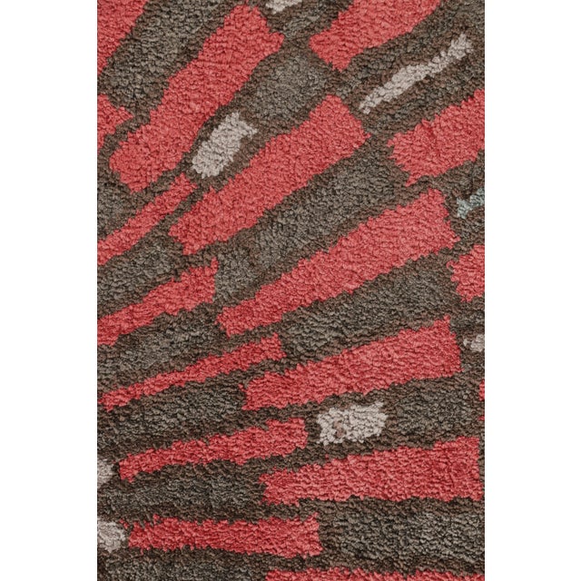 Rug & Kilim’s French Art Deco Circle Rug in Red and Gray Geometric Pattern For Sale In New York - Image 6 of 7