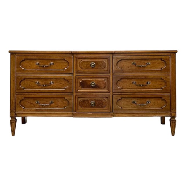 Vintage Thomasville 9-Drawer Dresser Transitional Wood Chest MCM Ornate Long Boy For Sale