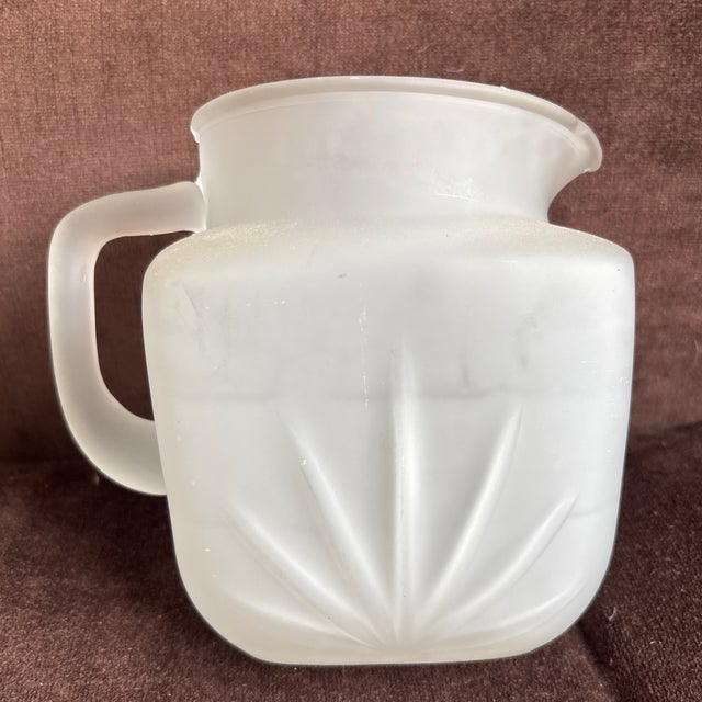 Federal Glass 1950s Mid-Century Federal Glass Company Star Clear Glass Pitcher With Four Small Juice Glasses For Sale - Image 4 of 12