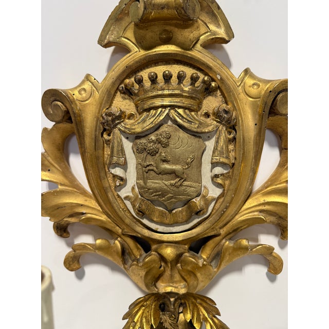 French Rococo Giltwood Armorial Two-Light Wall Sconces, 19th Century For Sale In Providence - Image 6 of 9