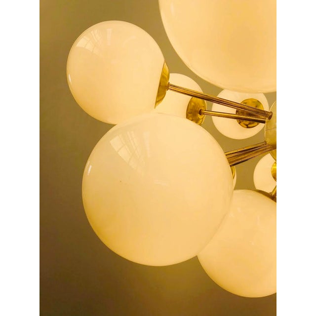 Glass 21st Century Ovale Natural Brass Glossy White Murano Sputnik Chandelier by Fabio LTD For Sale - Image 7 of 8