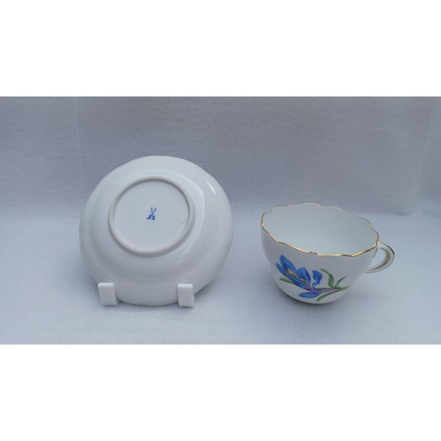 Porcelain Tea Cup and Saucer with Hand-Painted Blue Crocus from Meissen, 1960, Set of 2 For Sale - Image 14 of 17