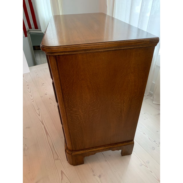 Wood 1980s Baker Furniture Georgian Style Bachelor Five Drawer Chest For Sale - Image 7 of 12