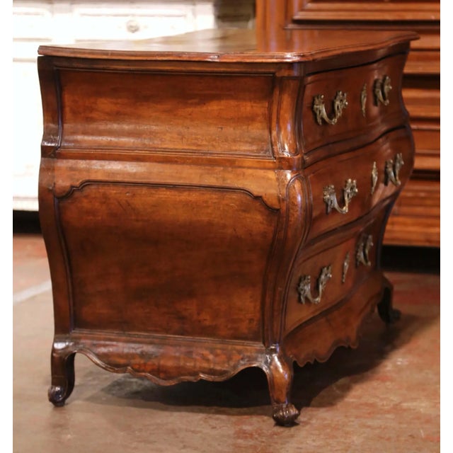 18th Century French Louis XV Mahogany Three-Drawer Commode Tombeau From Bordeaux For Sale - Image 11 of 13
