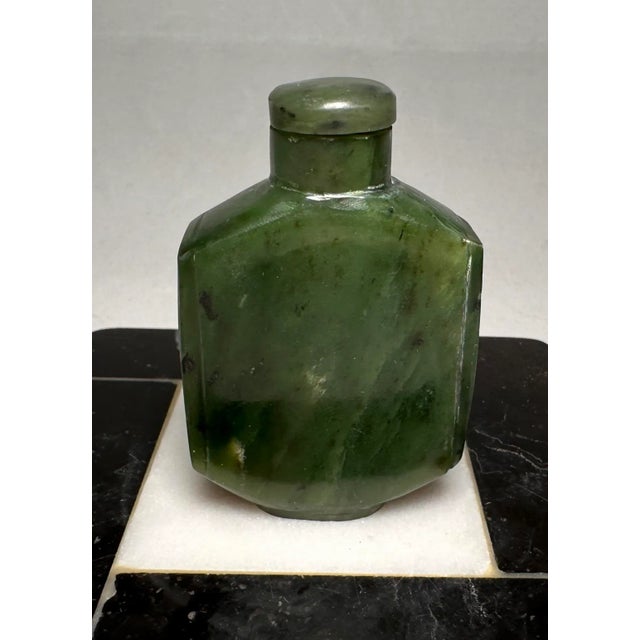 Art Deco 1920s Green Jade Art Deco Snuff Bottle With Stopper & Spoon For Sale - Image 3 of 12