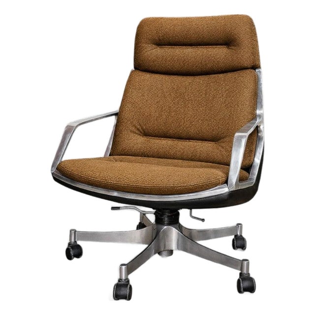 Jorge Zalszupin “Tall Commander” Swivel Chair, 1973 – Fiberglass, Aluminum & Chenille | Brazilian Modern - Lot 888A For Sale