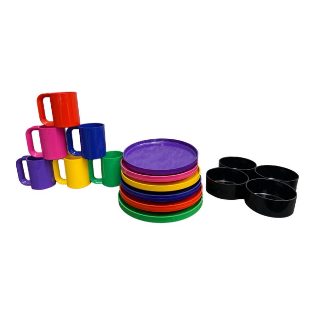 Massimo Vignelli Heller Postmodern Dinner Plates, Mugs & Cups- 16 Pieces For Sale