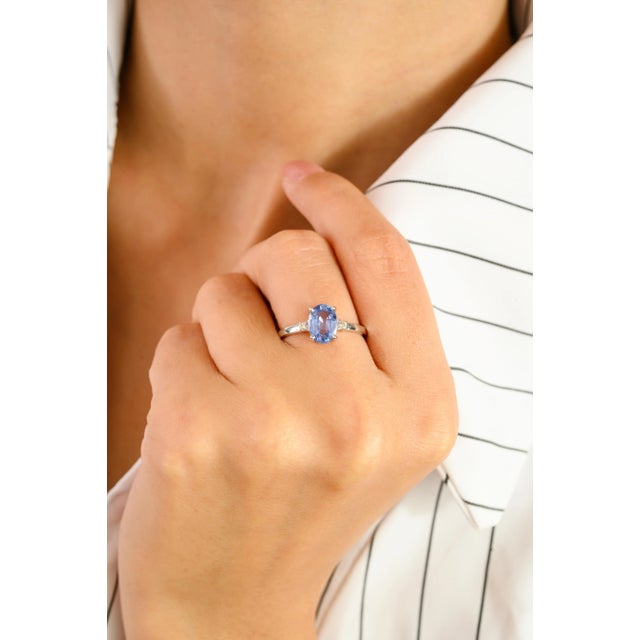 Oval Cut Blue Sapphire Three Stone Ring With Diamonds Size 6 For Sale - Image 4 of 12