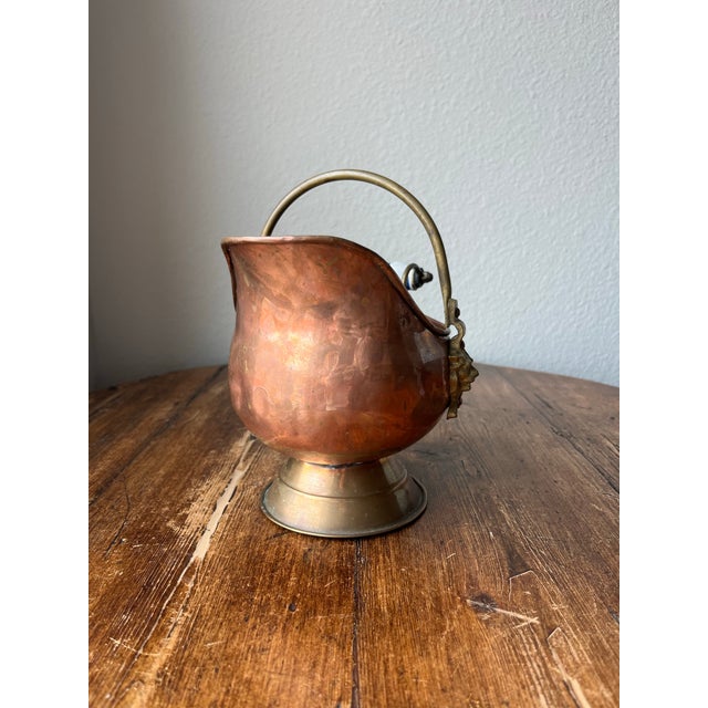 1940s Vintage Copper and Brass Coal Scuttle Bucket With Brass Lion Accent and Ceramic Porcelain Delft-Like Handle For Sale - Image 5 of 10