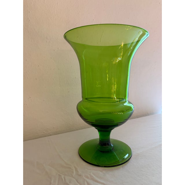 1960s Mid-Century Modern Italian Green Art Glass Medici Pedestal Vase from Empoli, 1960s For Sale - Image 5 of 9