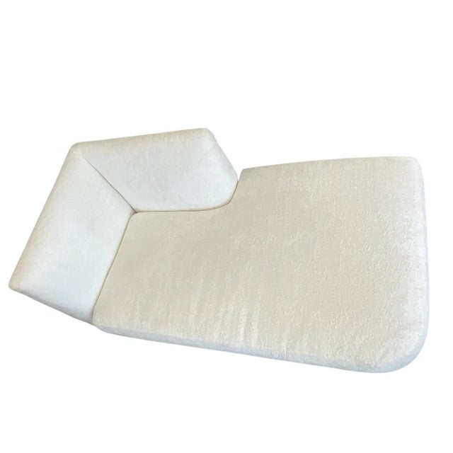 1970s White Boucle Lounger With Corner Back For Sale - Image 4 of 5