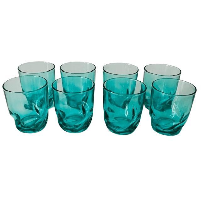 Mid-Century Modern Vintage Turquoise Twisted Glasses from Luminarc Arcoroc, 1970s, Set of 8 For Sale - Image 3 of 9