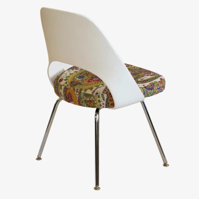 Late 20th Century Knoll Armless Saarinen Plastic-Back Side Chair in Paisley For Sale - Image 5 of 9