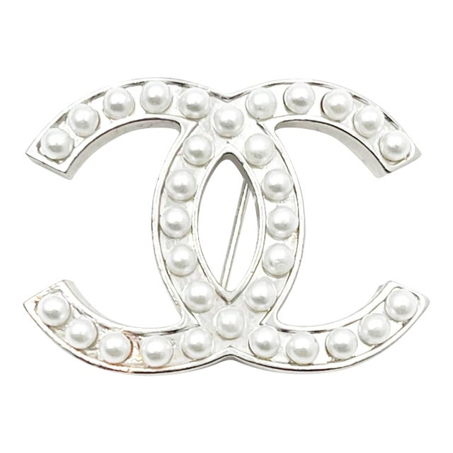 Chanel Classic Silver CC Pearl Brooch For Sale