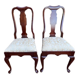 Late 20th Century Pennsylvania House Queen Anne Solid Cherry Side Dining Chairs - a Pair For Sale