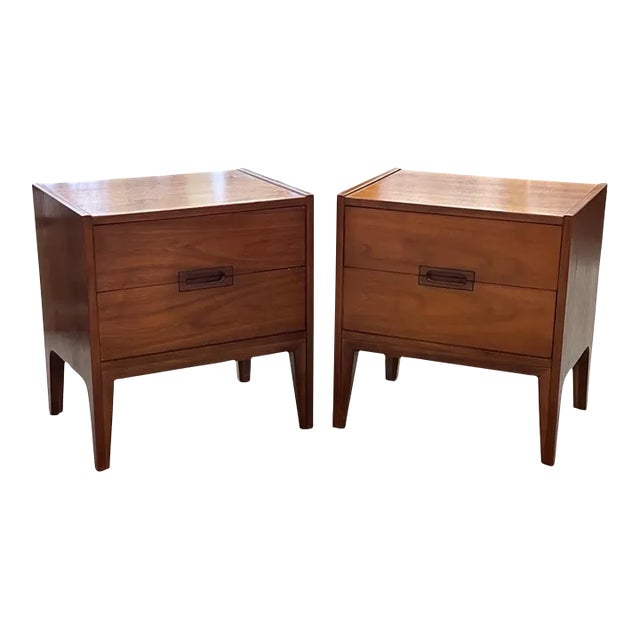 1970s Vintage Mid Century Modern Accent Tables / End Tables Dovetail Drawers For Sale