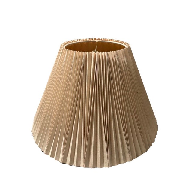 Hollywood Regency 1920s Stiffel Brass Urn Lamps Pair Hollywood Regency Style W/ Shades Working 35+lbs For Sale - Image 3 of 11