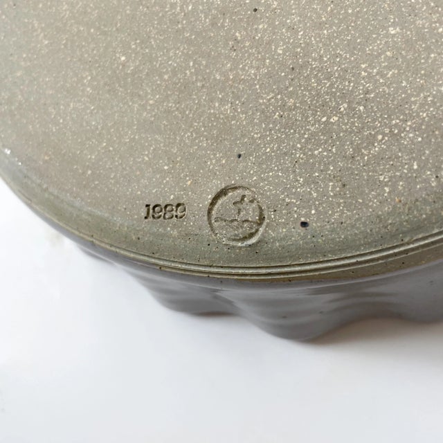 Farmhouse 1980’s Stoneware Pottery Pie Plate For Sale - Image 3 of 10