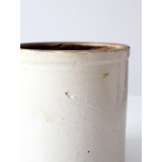 Early 20th Century Antique White Salt Glaze Stoneware Crock With Brown Interior For Sale - Image 5 of 11