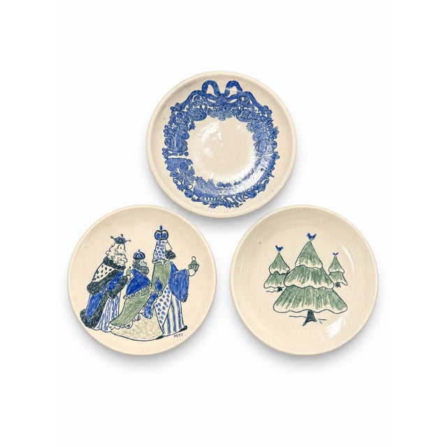 Vintage 1970s Handmade Ceramic Christmas Plates With Wise Men, Tree and Wreath – Set of 3 - Holiday For Sale In San Diego - Image 6 of 6