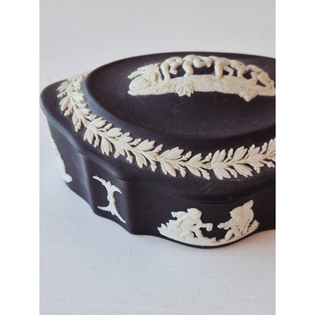 Vintage Neoclassical Black and White Jasperware Jewelry Box from Wedgwood, 1960s For Sale - Image 6 of 6
