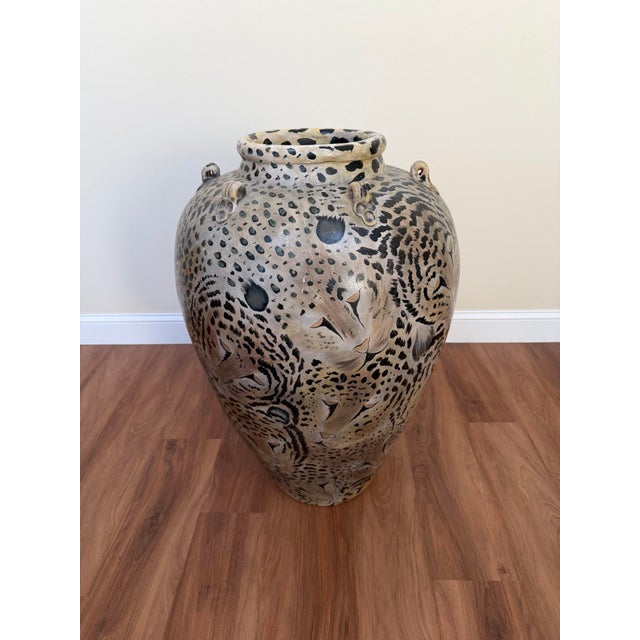 20th Century Cheetah Motif Ceramic Urn For Sale In New York - Image 6 of 17