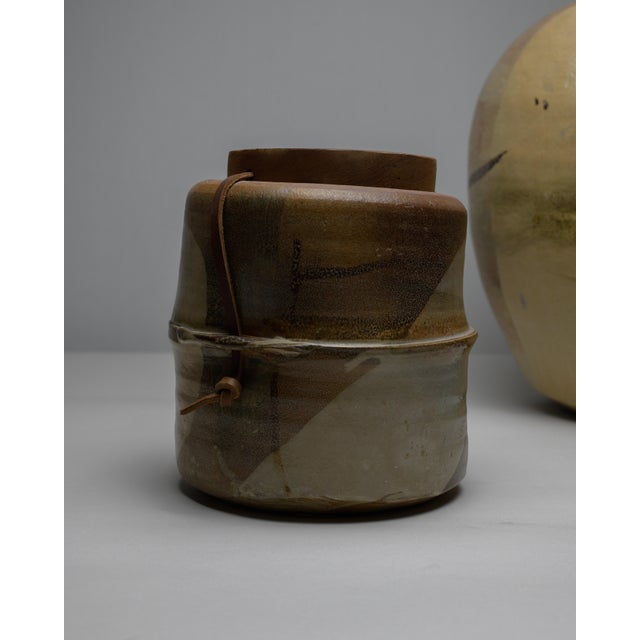 Lidded Stoneware Vessel by Sandra Johnstone, Mid-Century Modern, 1970s For Sale - Image 4 of 8