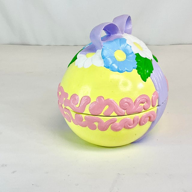 Ceramic 1975 Vintage Americana Folk Art Boho Chic Ceramic Easter Egg Box. For Sale - Image 7 of 11