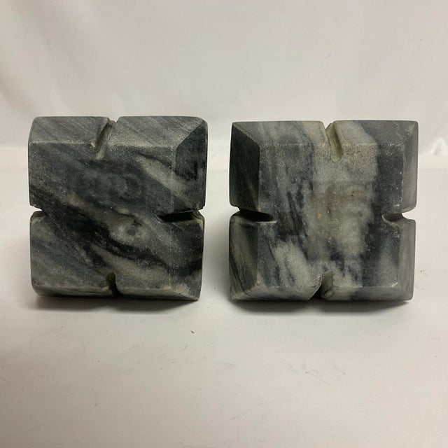 Stone 1980s Vintage Italian Contemporary Modern Marble Pyramid Obelisk - A Pair For Sale - Image 7 of 8