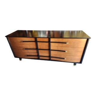1960s Mid-Century Modern Henredon Lowboy Dresser For Sale