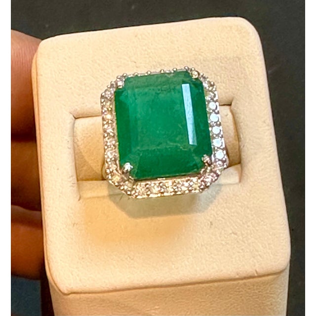 Gemstone Natural 13 Carat Emerald Cut Zambian Emerald & Diamond Ring in 14kt White Gold For Sale - Image 7 of 18