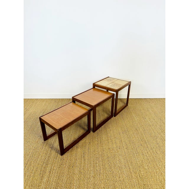 Mid-Century Modern Vintage Teak and Ceramic Nesting Tables, 1960s, Set of 3 For Sale - Image 3 of 15