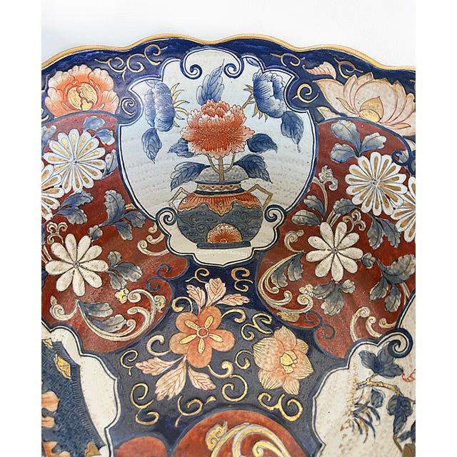 Wood Mid-20th Century Gilt Japanese Imari Decorative Bowl, Wooden Stand For Sale - Image 7 of 8