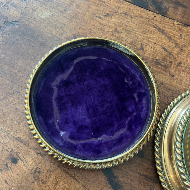 Mid 19th Century Italian Grand Tour Gilt Bronze Box With Inlaid Swan Intaglio For Sale - Image 5 of 7