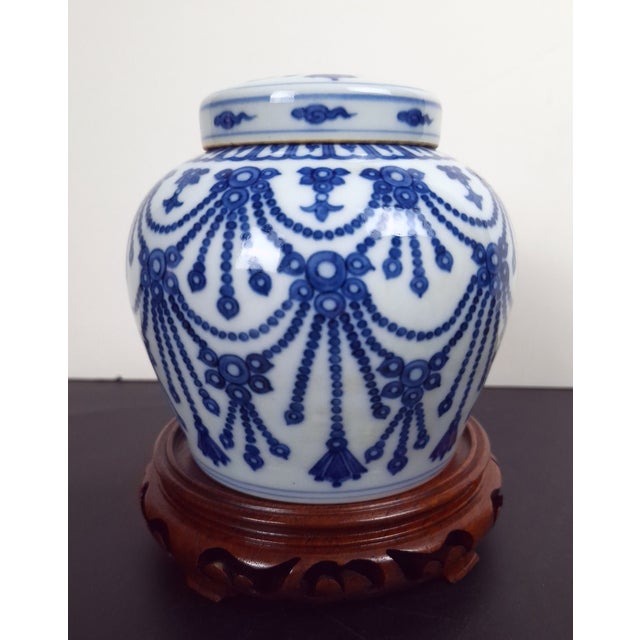 Chinese Chinese Porcelain Blue and White Lidded Jar For Sale - Image 3 of 10