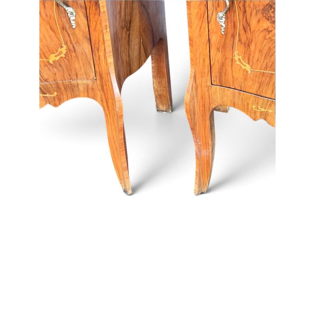 Pair of Italian Bookmatch Walnut Bedside Cabinet/ Nightstand. For Sale - Image 14 of 18