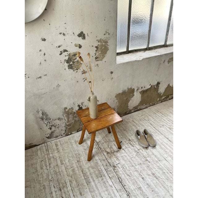 Antique 60's stool in oak, totally hand-crafted, resting on 4 legs. Original patina. - Dimensions - W 37 x 37 x H 45 cm.