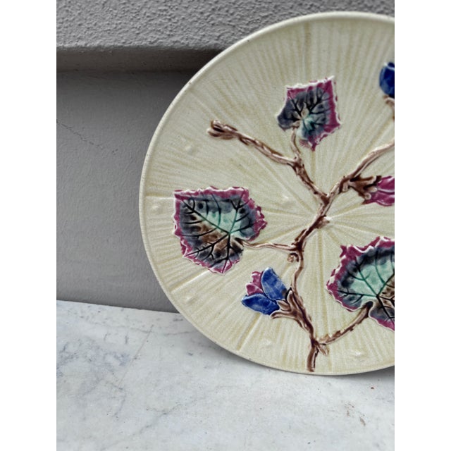 Rustic 19th Century Large English Majolica Leaves & Blue Flowers Plate For Sale - Image 3 of 4