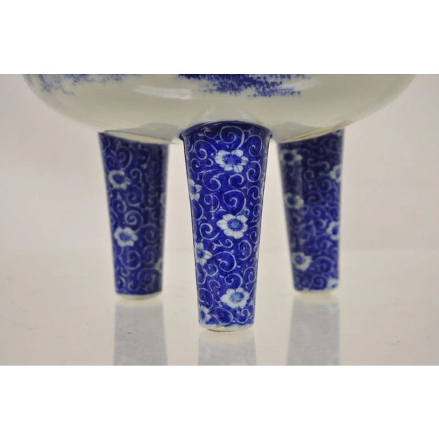 Antique 19th Century Blue and White Chinese Porcelain Footed Incense Burner For Sale - Image 4 of 12