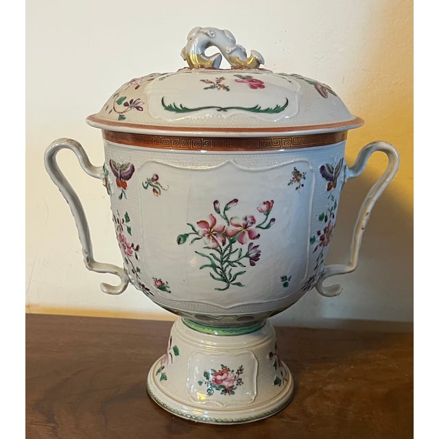 Antique 18th Century Chinese Export Famille Rose Porcelain Trophy Cup or Urn With Handles & Cover Butterflies & Flowers Circa 1790 For Sale - Image 4 of 18