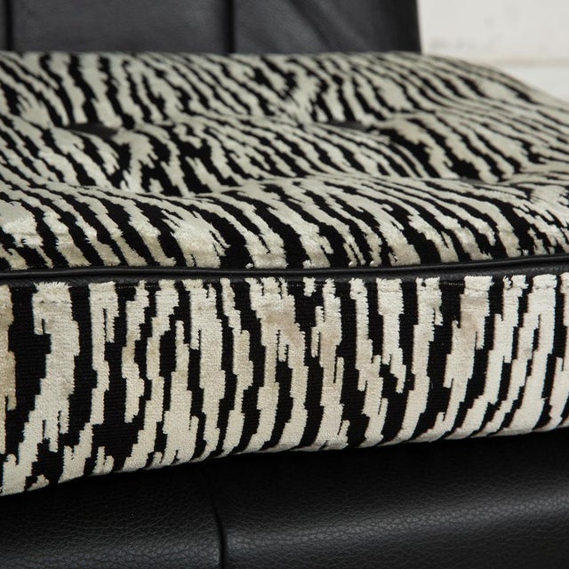 Modern Tiziana Armchair in Black Fabric and Leather from Bretz For Sale - Image 3 of 14