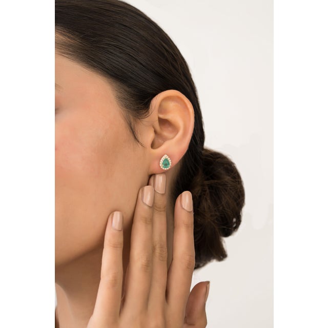 Mid-Century Modern Handcrafted 1.37ct Pear Emerald & Diamond Halo Stud Earrings in 18k Yellow Gold- A Pair For Sale - Image 3 of 14