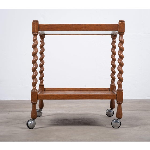 1950s English Tea Bar Cart in Oak with Twisted Legs and Glass Top, 1950s For Sale - Image 5 of 8