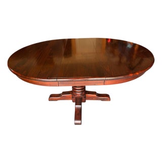 Vintage 1970s Ethan Allen "Old Tavern" Antiqued Pine Round-to-Oval Extension Dining Table With One Leaf. For Sale